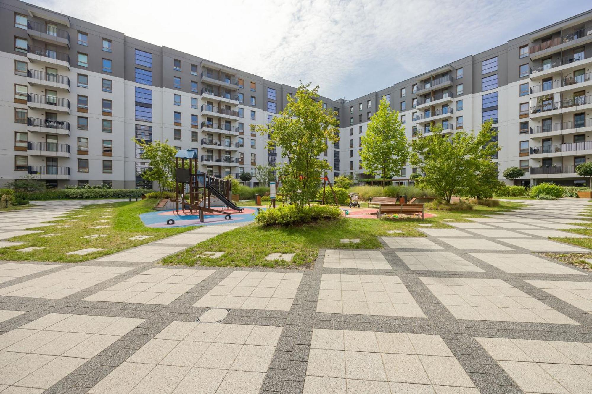 Parking & Biurko 2 Sypialnie By Renters Lägenhet *